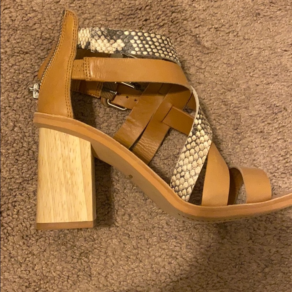 Dolce vida sandals